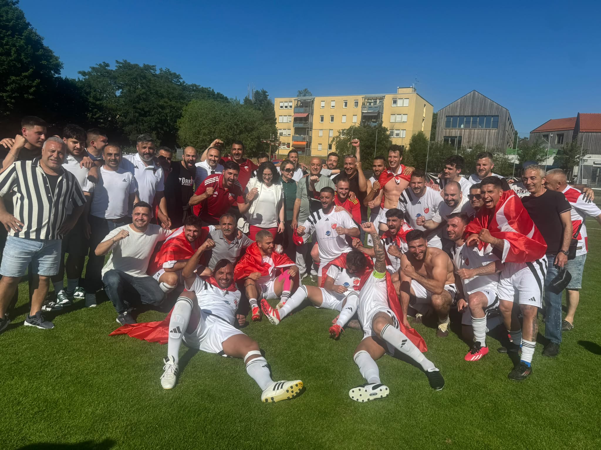 TÜRK SV GOSTENHOF KREISLIGA’YA YÜKSELDİ
