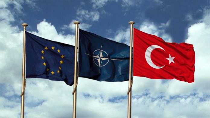 turkiye-nato-ab-bayraklari